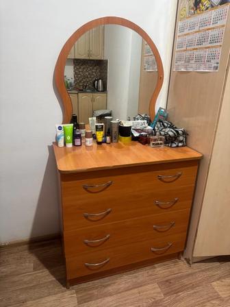 Комод с зеркалом