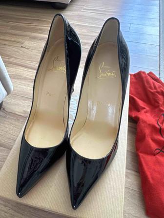 Продам обувь Christian Louboutin 38 размер