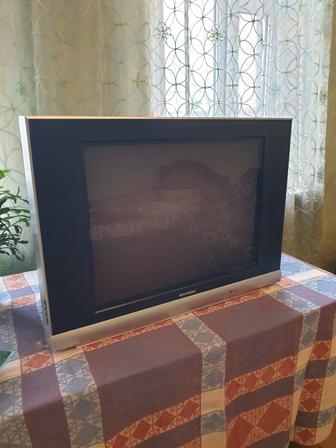СРОЧНО рабочий телевизор примерн. размер 70 на 70. Продам.