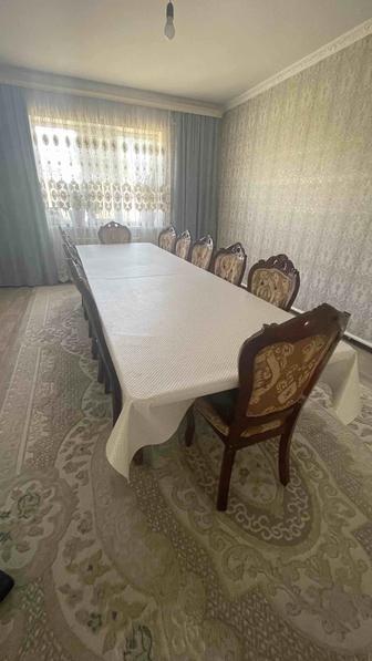 Стол и стулья