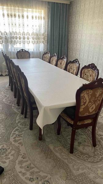 Стол и стулья