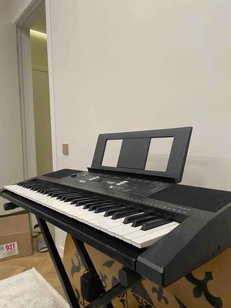 Продаю синтезатор Yamaha PSR-E343