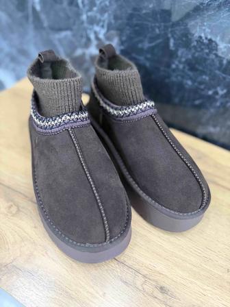 Продам угги! Натуралка! Новые!