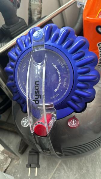 Продам пылесос Dyson Ручка сломана