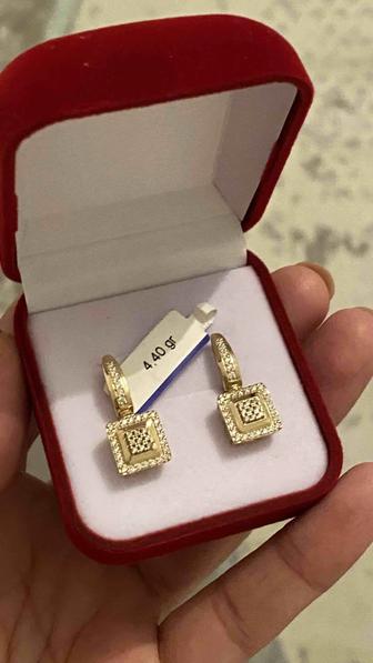 Золотые серьги