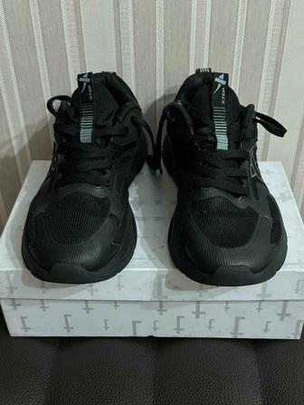 Кроссовки Б/у