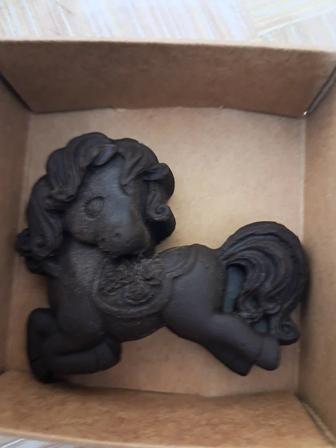 Шоколад символ года- лошадка.