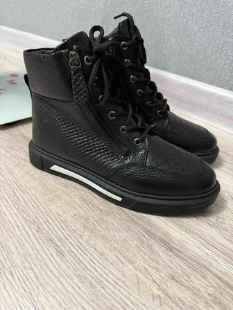 Зимние ботинки женские
