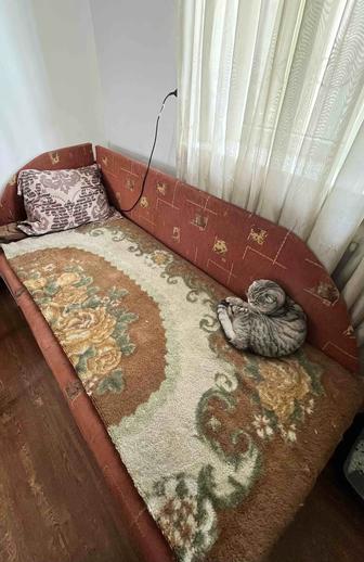 Диван большой со спинкой