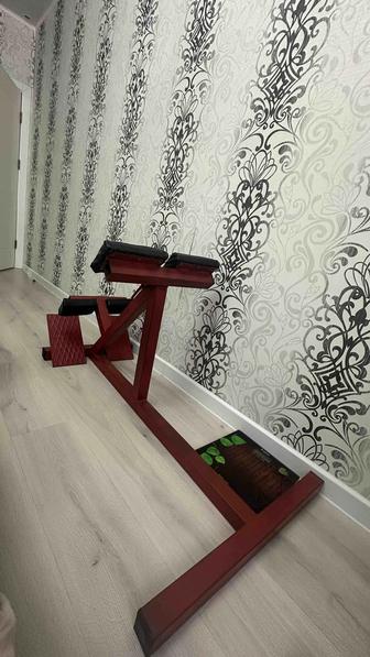 Тренажер-гиперэкстензия