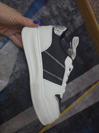 Продам кросовки