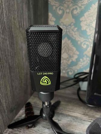 студииный микрофон