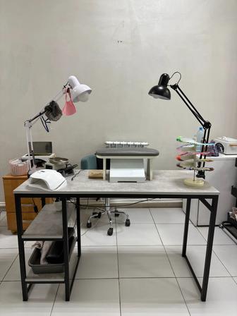 Маникюрный стол