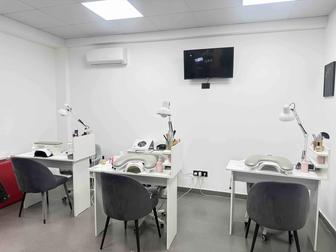 Маникюрный стол