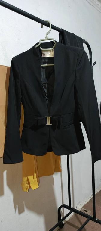 Продам новые комплекты пиджак брюки по низкой цене