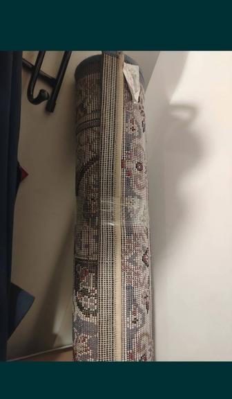 Срочно продаю ковер в хорошем состоянии