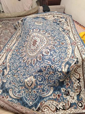 Срочно продаю ковер в хорошем состоянии