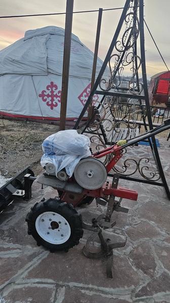 Продам мотоблок с лопатой