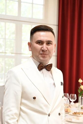 Ведущий