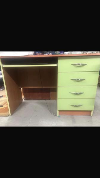 Учебный стол