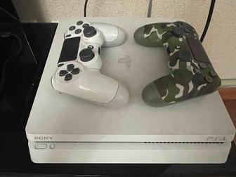 Продаю приставку slim PS4