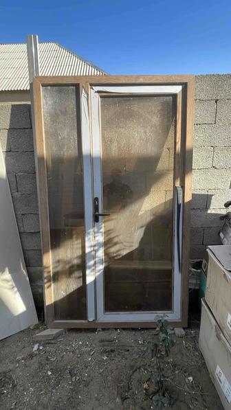 Продам стеклянную дверь