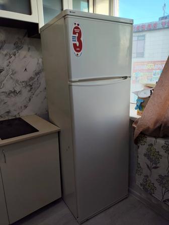 Продаю холодильник Indesit