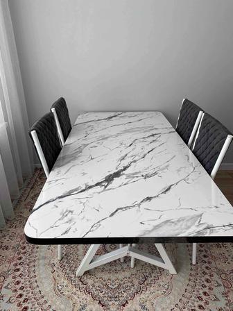 Продам стол кухонный со стульями