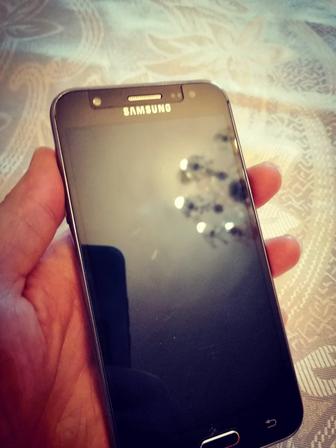 Смартфон Samsung J5