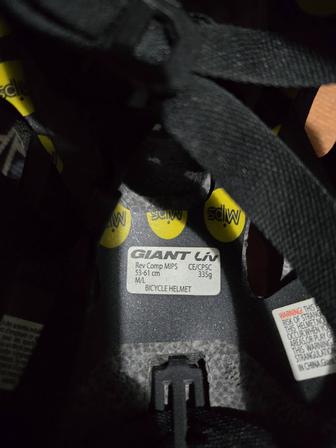 Продам велошлем Giant