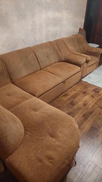 Продам диван угловой с креслом в хорошем состоянии
