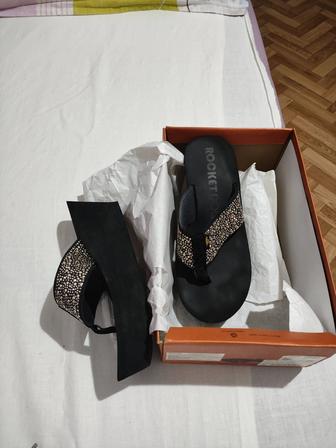 Шлепки на лето на платформе