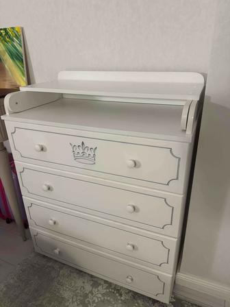 Продается детская кровать и комод