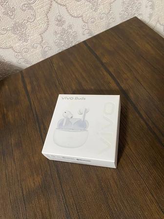 Продам наушники новые не распакованные VIVO