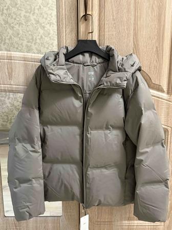 Продам бесшовный пуховик Uniqlo