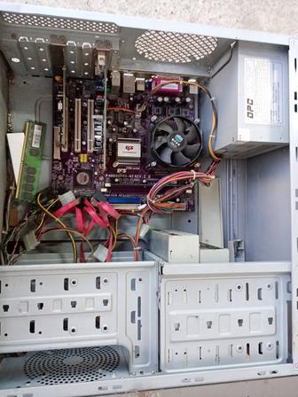 Какой то системный блок, предположительно pentium 3