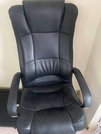 Офисное кресло руководителя