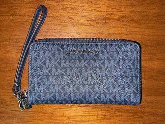 кошелек-клатч от Michael Kors