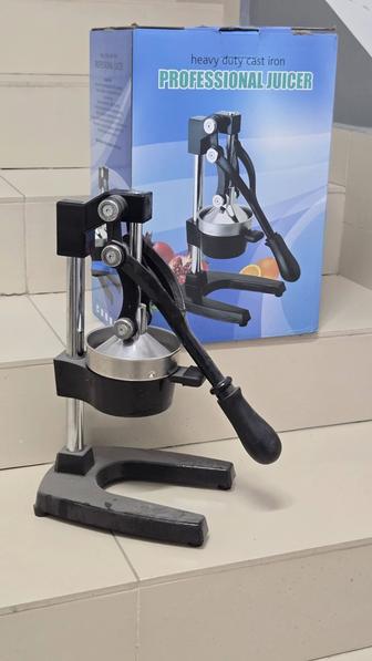 Ручная соковыжималка из чугуна