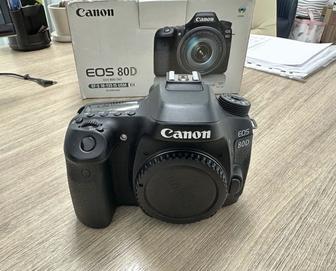 Продам фотоаппарат в комплекте Canon EOS 80D