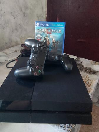 Продам PS4 с игрой
