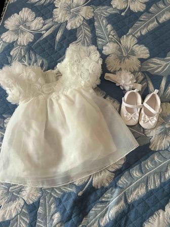 Продам детское белое платье на годик