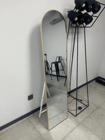 Напольное зеркало
