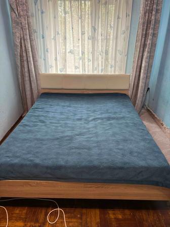Продам кровать двуспальная с комодом