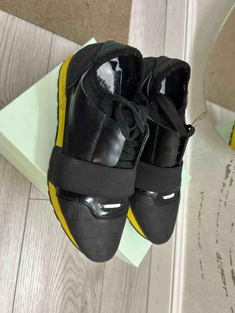 Продам кроссовки Balenciaga
