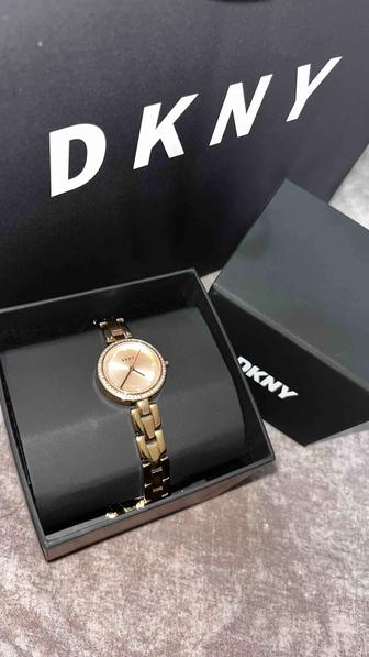 Продам часы от DKNY