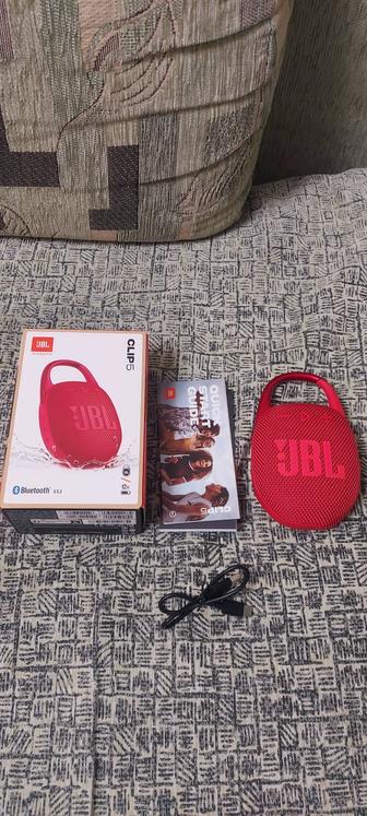 Продам новую JBL CLIP 5 Красного цвета