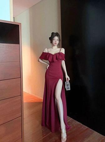 Красное платье