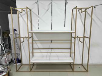 Железные полки для магазина одежды