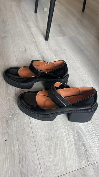 Продам лоферы на подошве